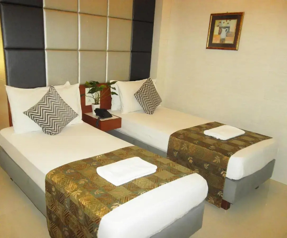 Elphinstone Hotel