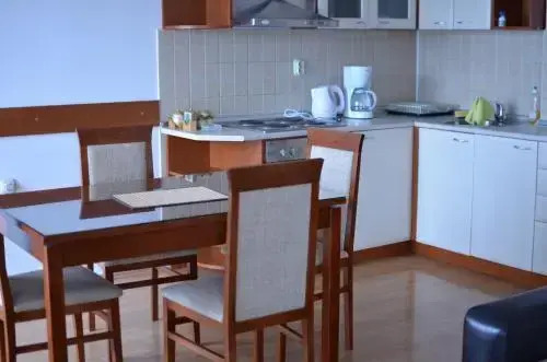 Nikola Apartments