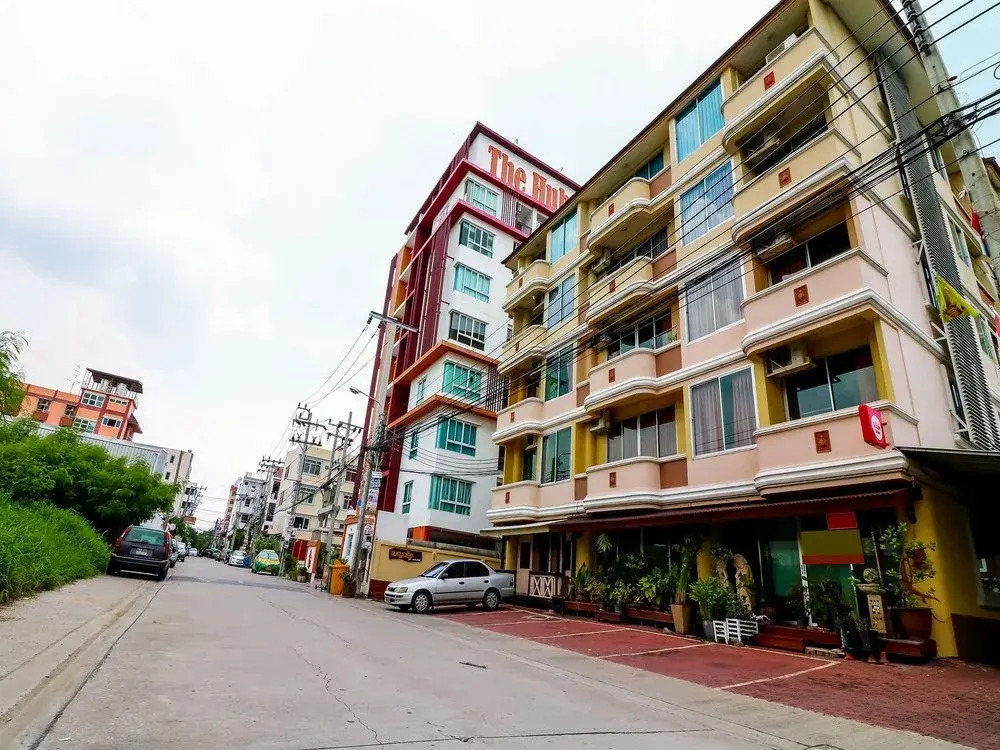 NIDA Rooms Min Buri 6 Floating Market
