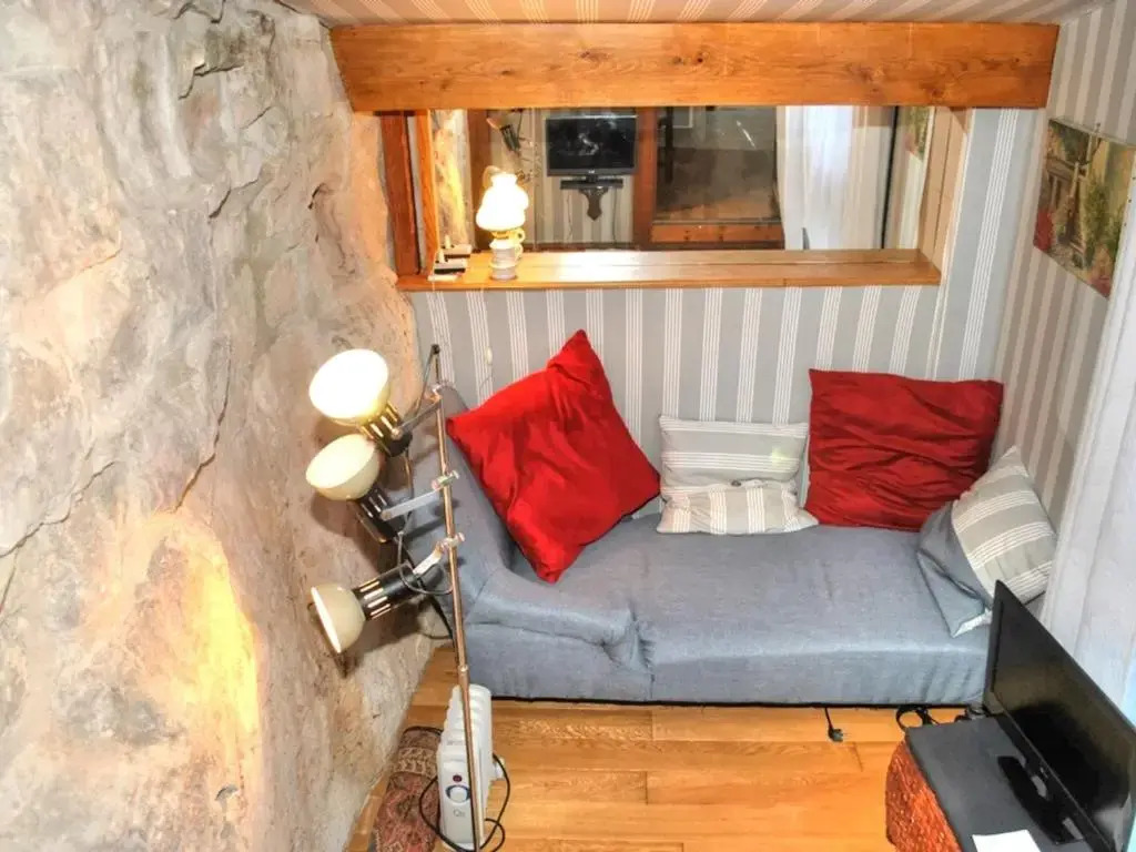 Gîte Médiéval Croglodytique à Loches avec Animaux Acceptés - FR-1-381-162