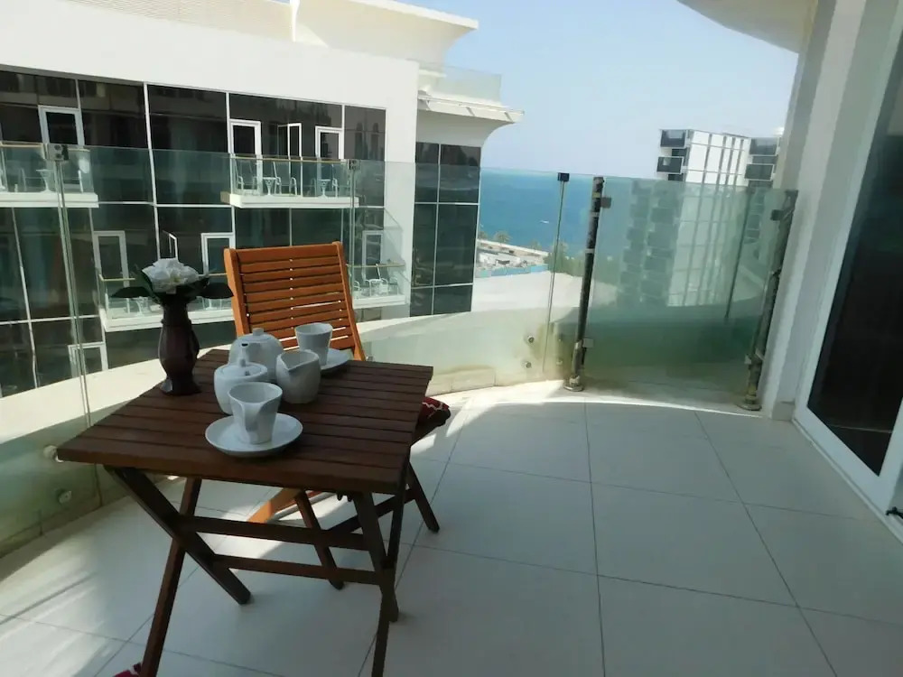 Royal bay Azizi Palm Jumeirah