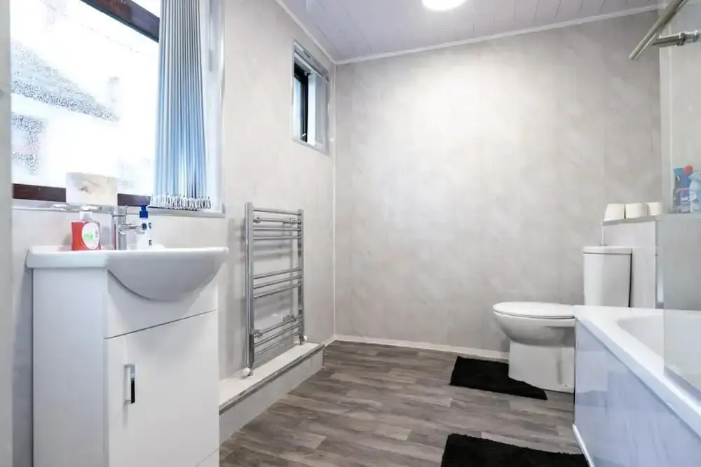 4-bed - Sleeps 8- Free Parking - Pet Friendly