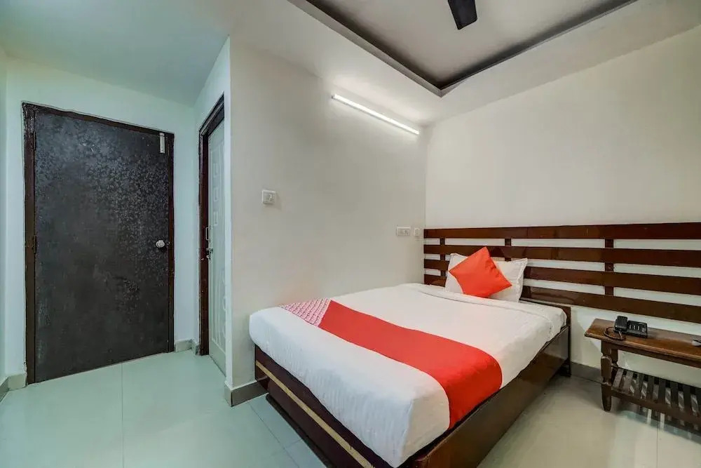 OYO 33504 Hotel Ananda Inn