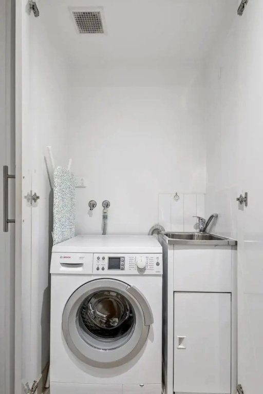 Central 2-bed Apartment With Parking