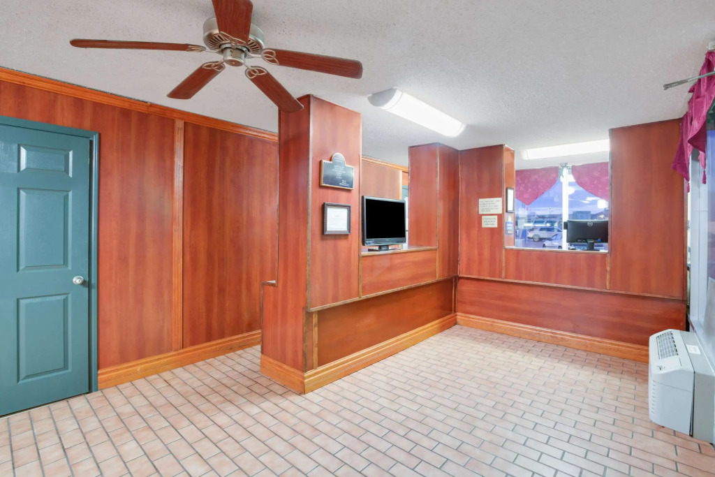 Days Inn by Wyndham Newport