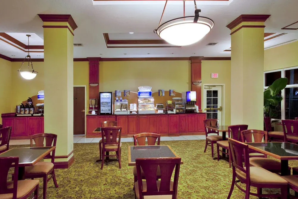 Holiday Inn Express Hotel & Suites St. Petersburg North (I-275)