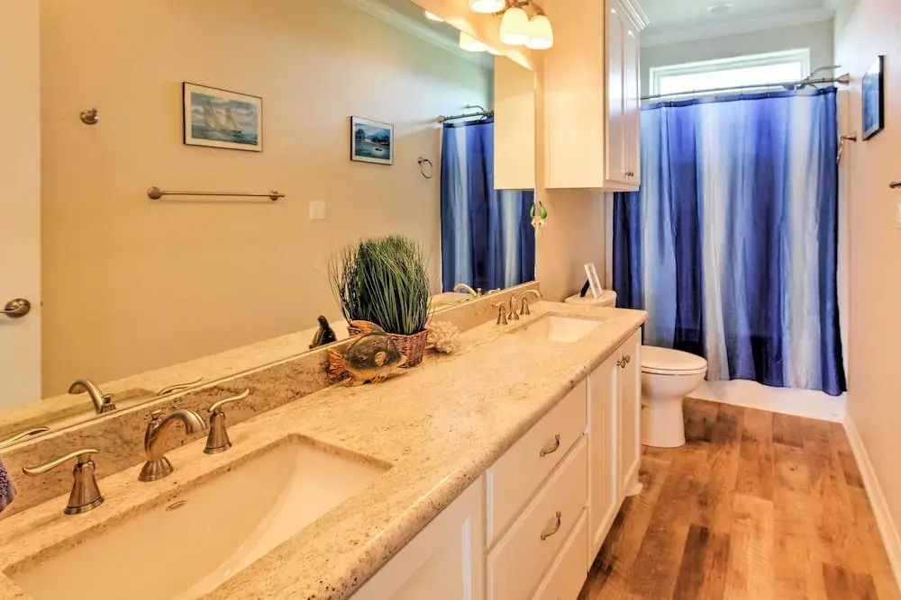 Port Bolivar Getaway w/ Ocean View: Walk to Beach!
