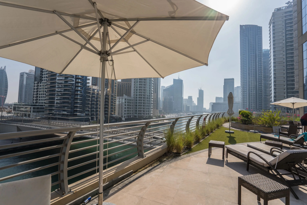 Views to the Marina floor 22 in Dubai Marina