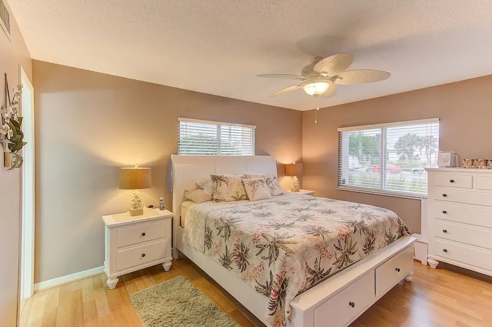Sunset Royale 100 2 Bedrooms 2 Bathrooms Apts