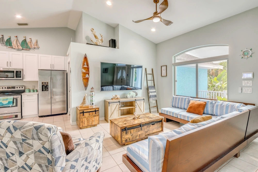 Pet-friendly Fort Pierce Home w/ Pool & Kayaks!