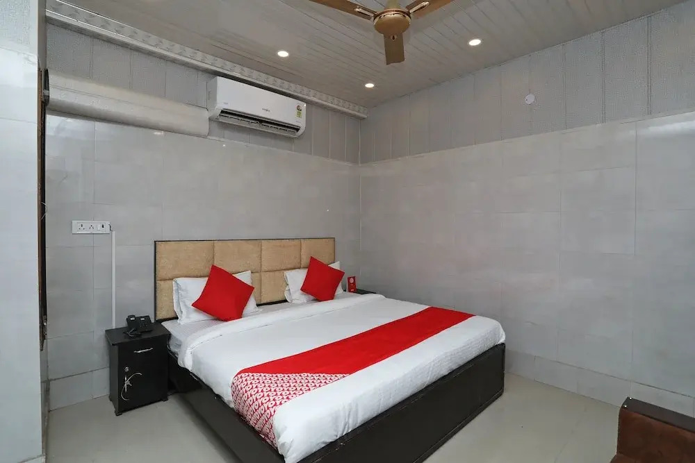 OYO 36011 Qlark Stay