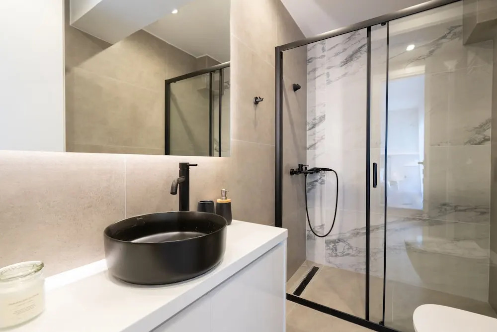Luxury Apartment near Floisvos Marina