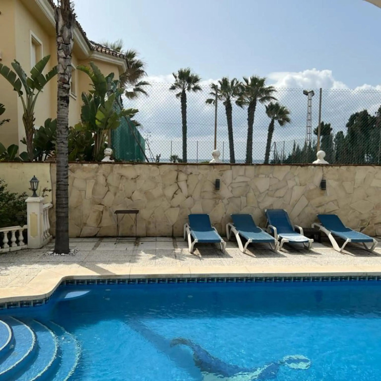 Beautiful villa 30 meters from the beach fantastic sea views
