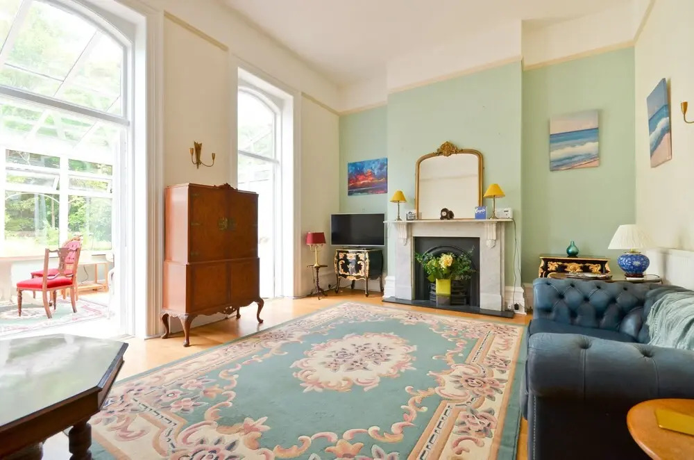 Imposing 2-bed House in Newport