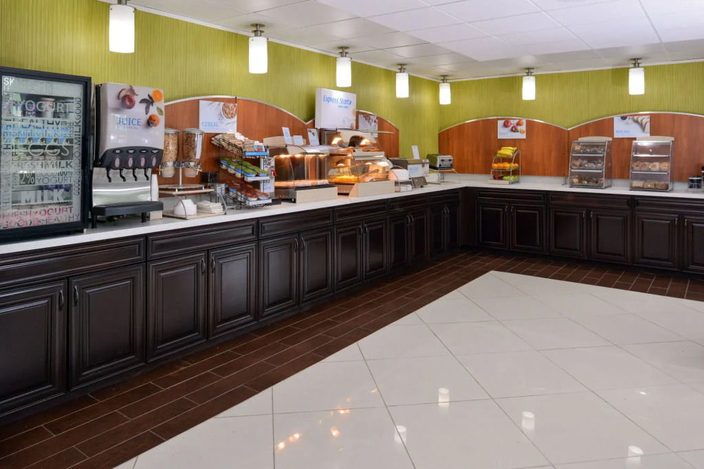 Elimwood Hotel, a Ramada by Wyndham