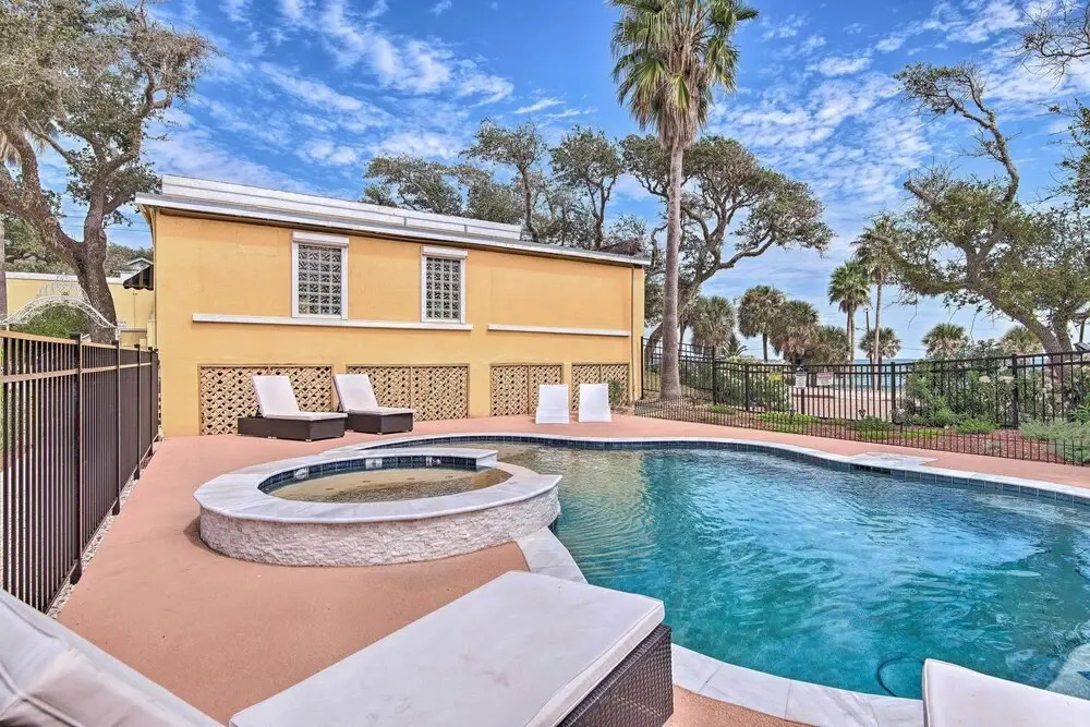 1 Mi to Dtwn Rockport: 'ocean Pearl' House