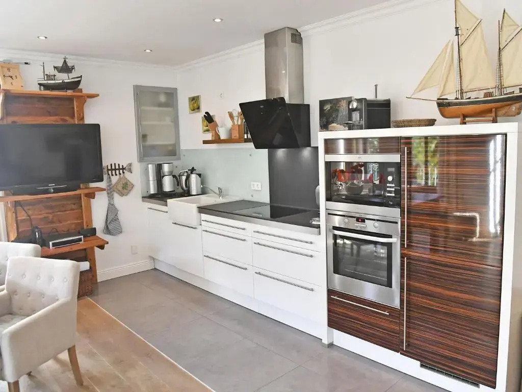 Villa Paula in Sellin - WG01 "Findling" strandnah mit Kamin, Terrasse, Balkon