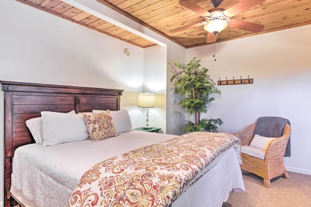 Highlands Home w/ Fireplace, Views, & Trails!
