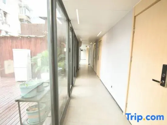 Sushi Boutique Hotel (Huaihai Middle Road Metro Station)