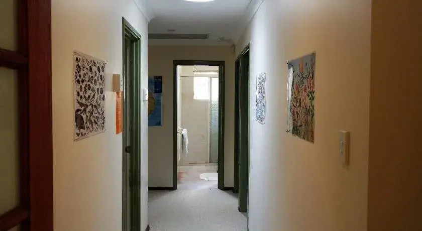 Eleebana Guest House