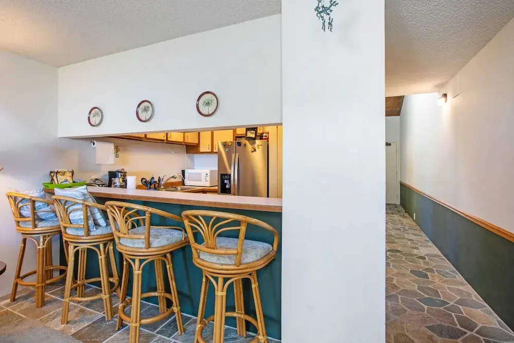Kailua Bay Resort 4-305 2 Bedroom Condo