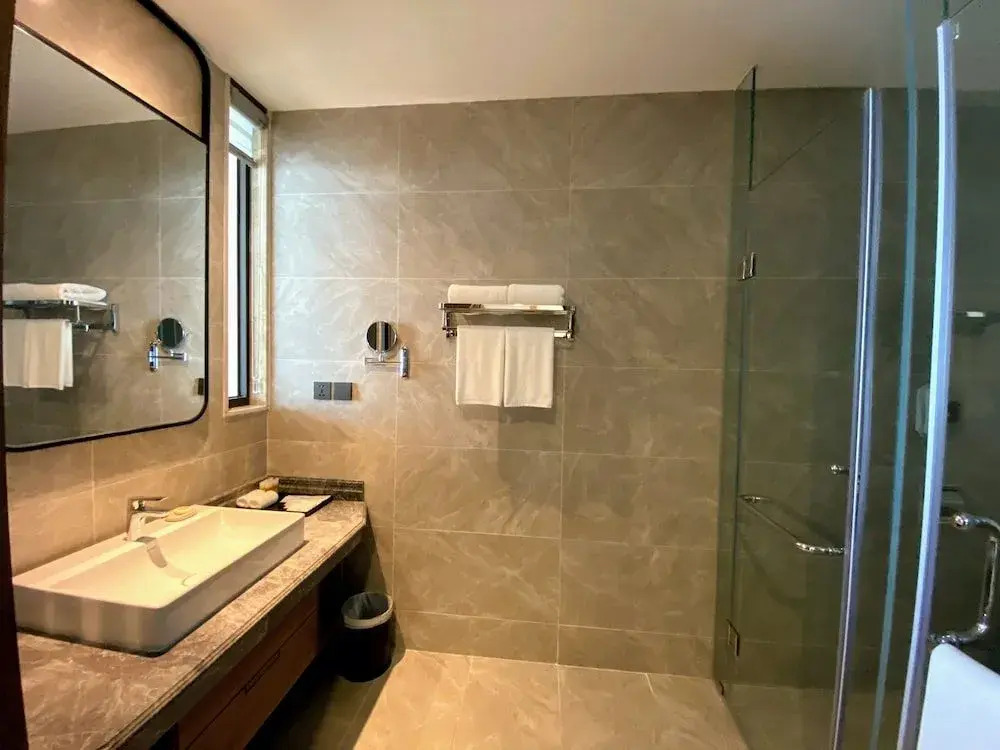 Muong Thanh Luxury Ha Long Centre Hotel