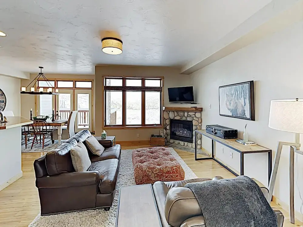 Choice Mountain-view New-build W/ Private Garage 3 Bedroom Home