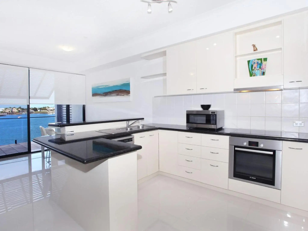 Kirribilli 13 - Two Bedroom Apartment with River View!