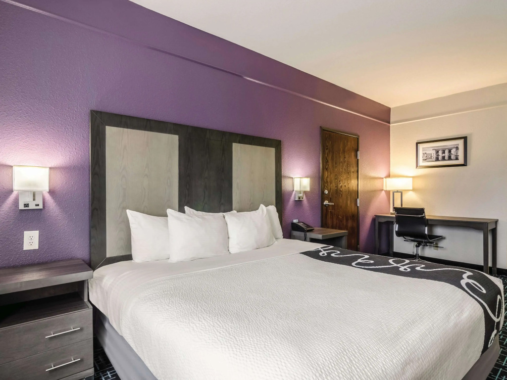 La Quinta by Wyndham Kansas City Airport