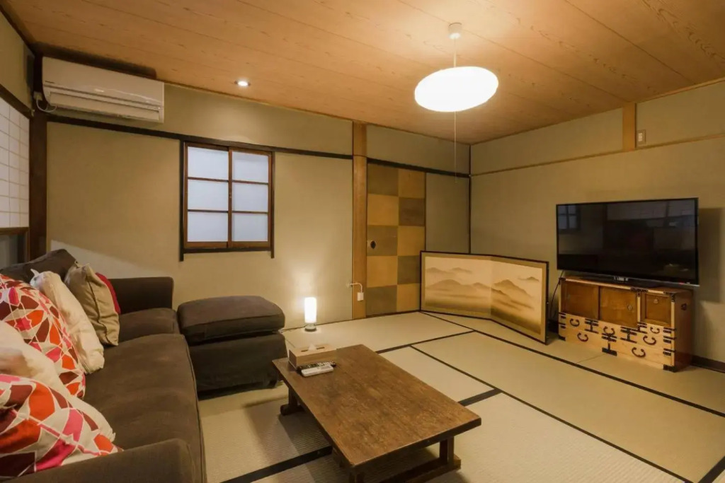 京都二条城近く京町屋120年の歴史に泊まる