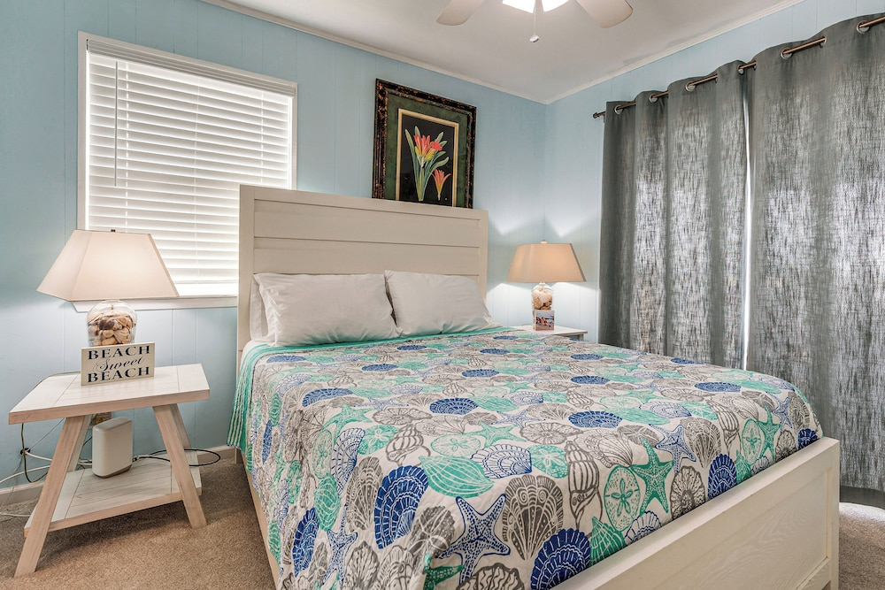 Waterfront Dauphin Island Home w/ Deck & Boat Dock