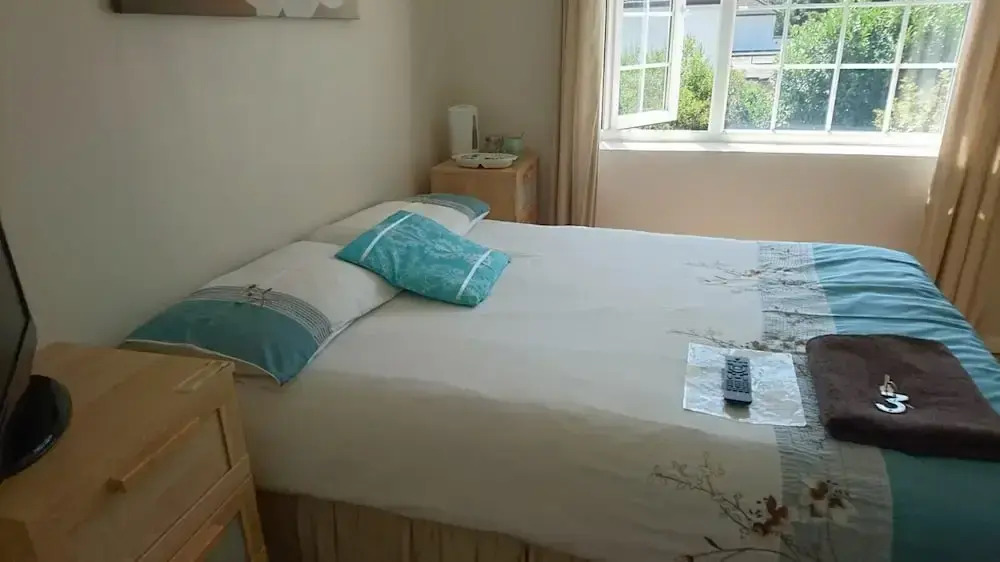 En suite shower room Double room with 1 double deyr