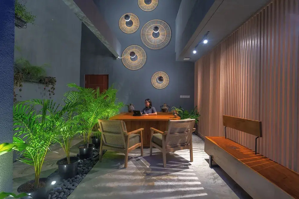 Ayom Suite