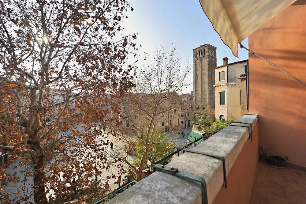 Venice Rialto Apartment With Balcony
