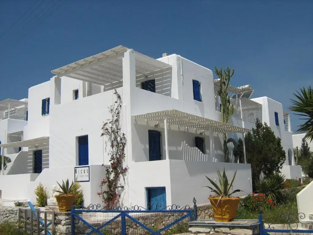 Nicos Studios & Apartments