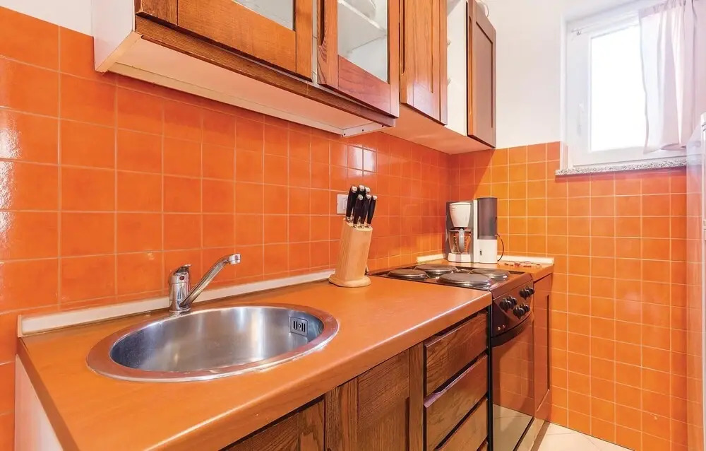 Beautiful Home in Liznjan With Wifi and 6 Bedrooms