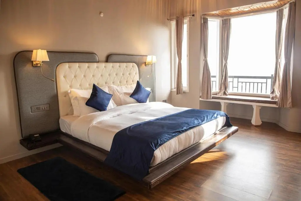 Spellmount - Himalayan View Infinity Pool Resort In Kausani