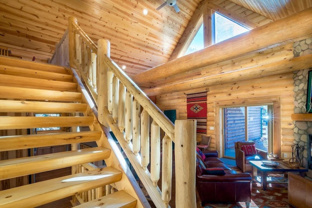 Armstrong Luxury Log Vacation  At Windcliff 4 Bedroom Home by RedAwning