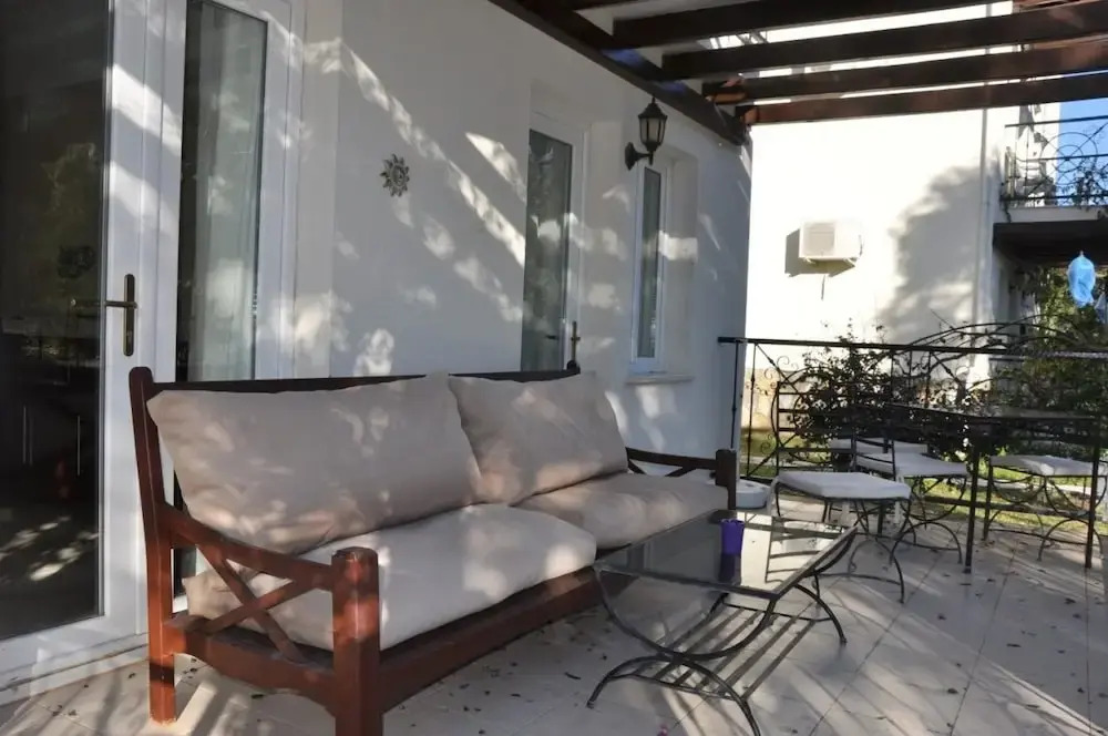 Begonvilla Apart F1 by Angel Rentals