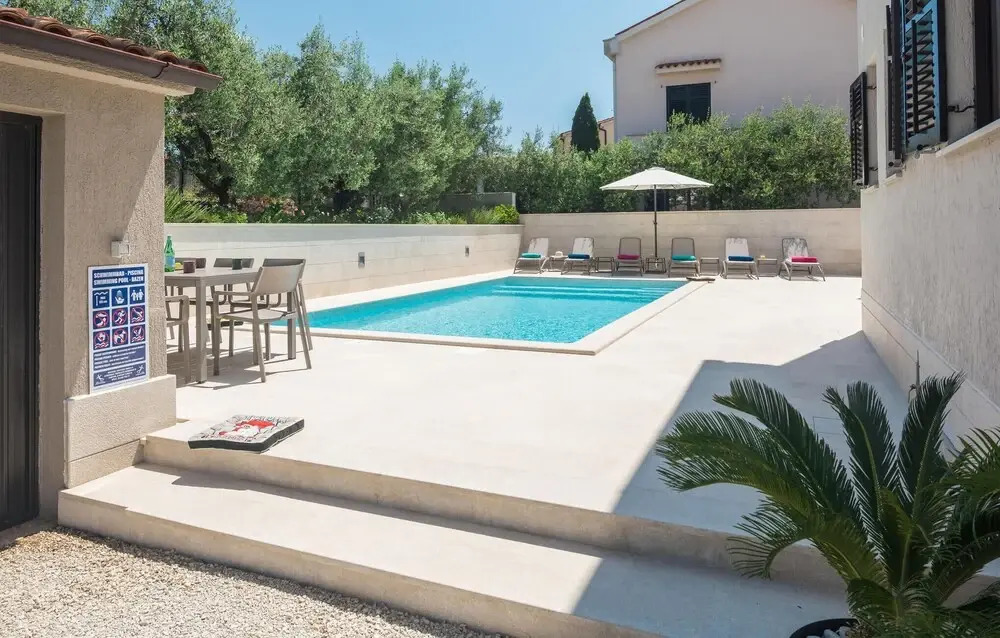 Amazing Apartment in Medulin With 4 Bedrooms, Wifi and Outdoor Swimming Pool