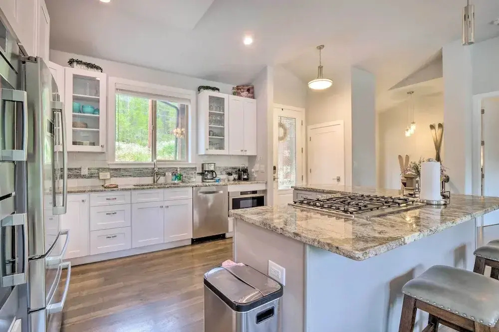 3 Mi to Ski Resort: Hot Tub Haven in Breckenridge!