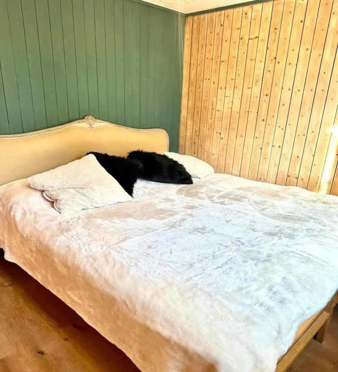 Cosy Chalet With Garden