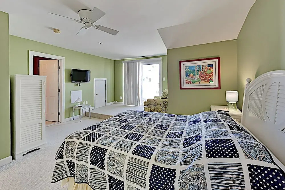 Bay Breeze On Sunset Island 6 Blocks To Ocean 5 Bedroom Townhouse