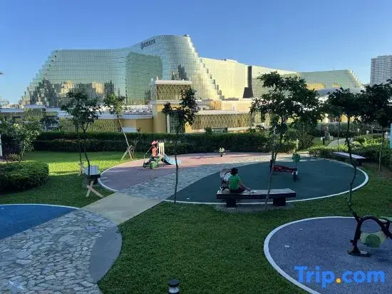 Luxury 2 Bedrooms Okada View and Bayview Near Airports, Okada, Solaire, MOA