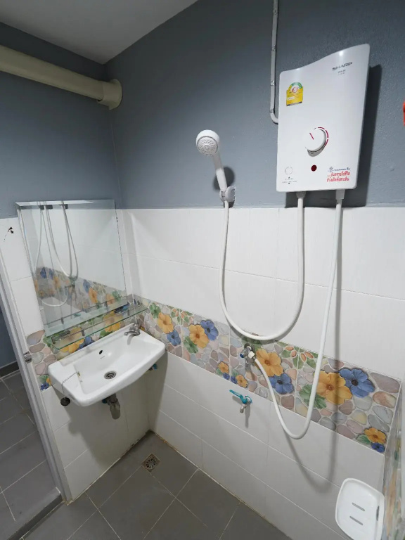 RoomQuest Rojana Industrial Estate Prachinburi