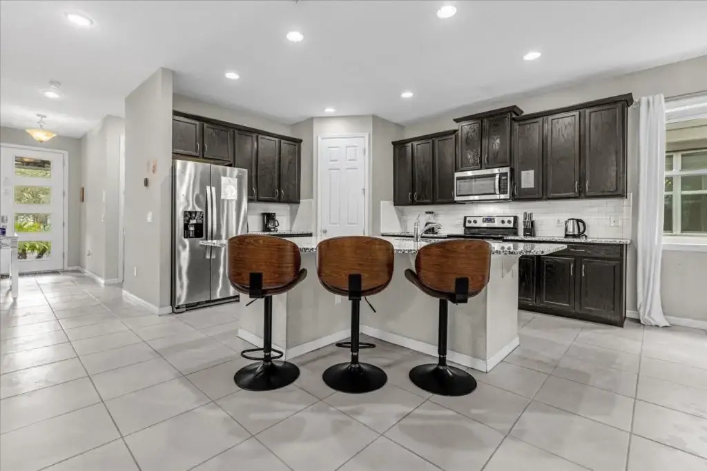 5 Bedrooms 55 Bathrooms Solara 9035 Pc