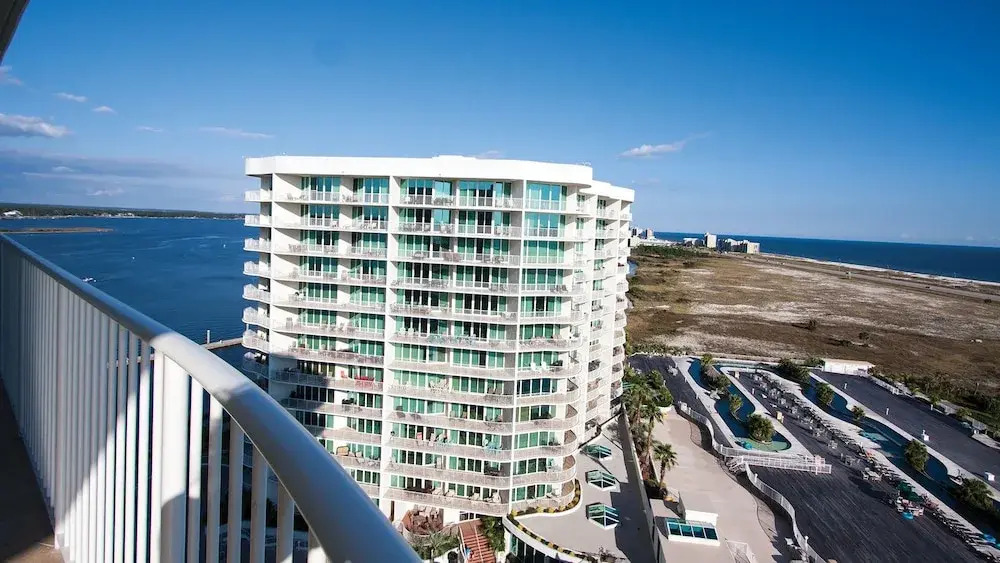 Four Bedroom Condo, Spacious Balcony Overlooking Gulf - Unit Crc1210