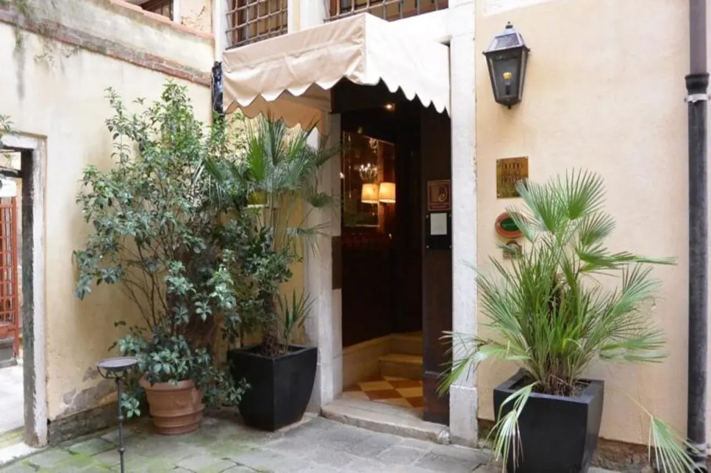 Venice Roulette Hotel
