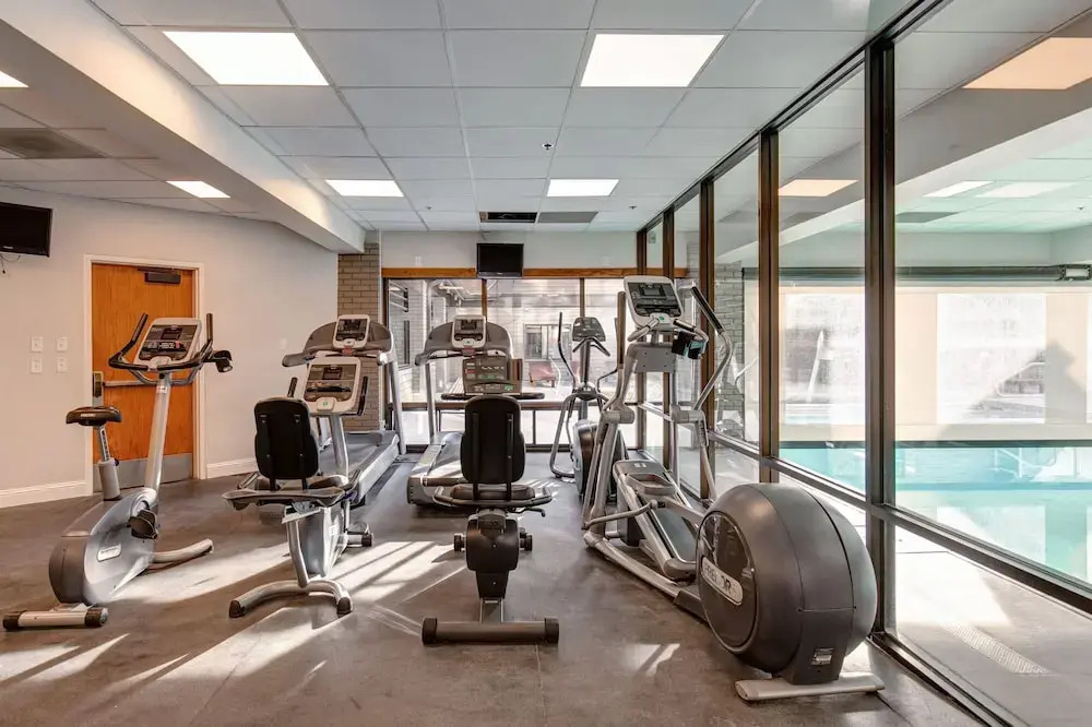New Listing! Large Ski-in/ski-out: Pool & Hot Tub 1 Bedroom Condo
