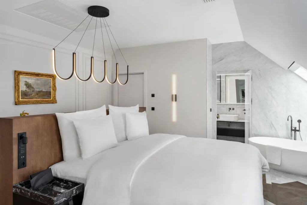 The Best Hotel in Brussels (TEST HOTEL)